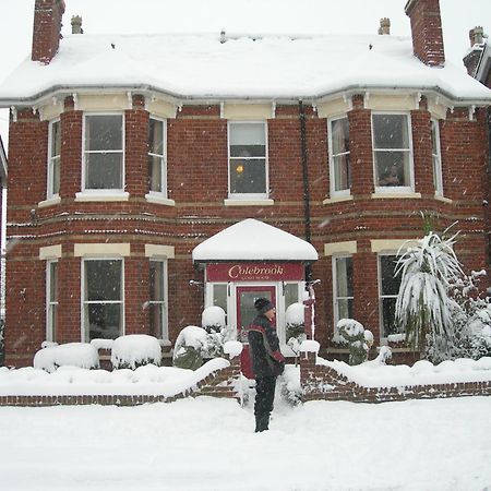 Colebrook Guest House Фарнборо Экстерьер фото