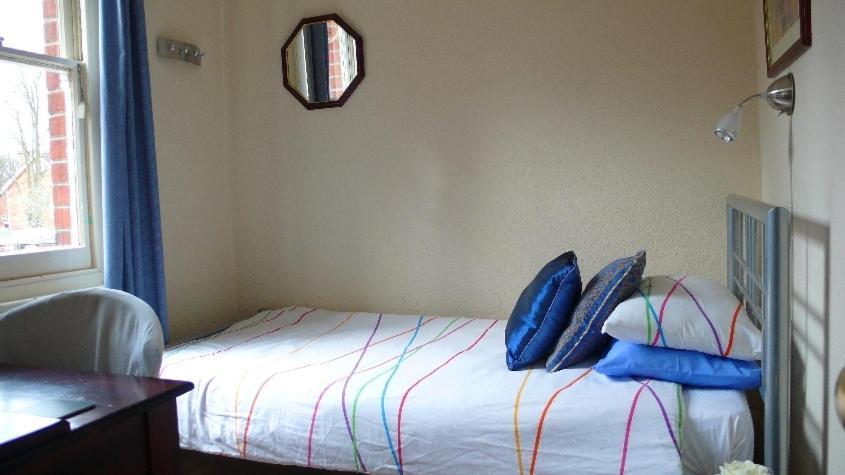 Colebrook Guest House Фарнборо Номер фото