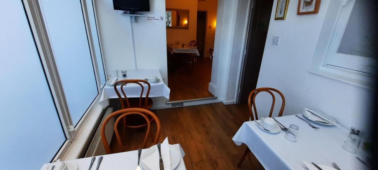 Colebrook Guest House Фарнборо Экстерьер фото